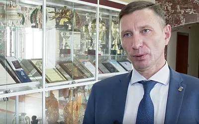 Спикеру Совета депутатов Мирного положили зарплату в 800 000 рублей
