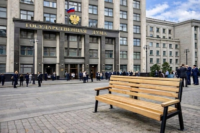 В Госдуме предложили ввести обязательные лавочки у подъездов