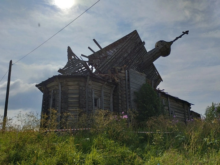 В Архангельской области рухнула 200-летняя деревянная церковь