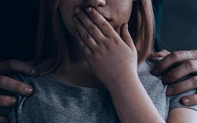 В Петербурге отец попытался изнасиловать 10-летнюю дочь