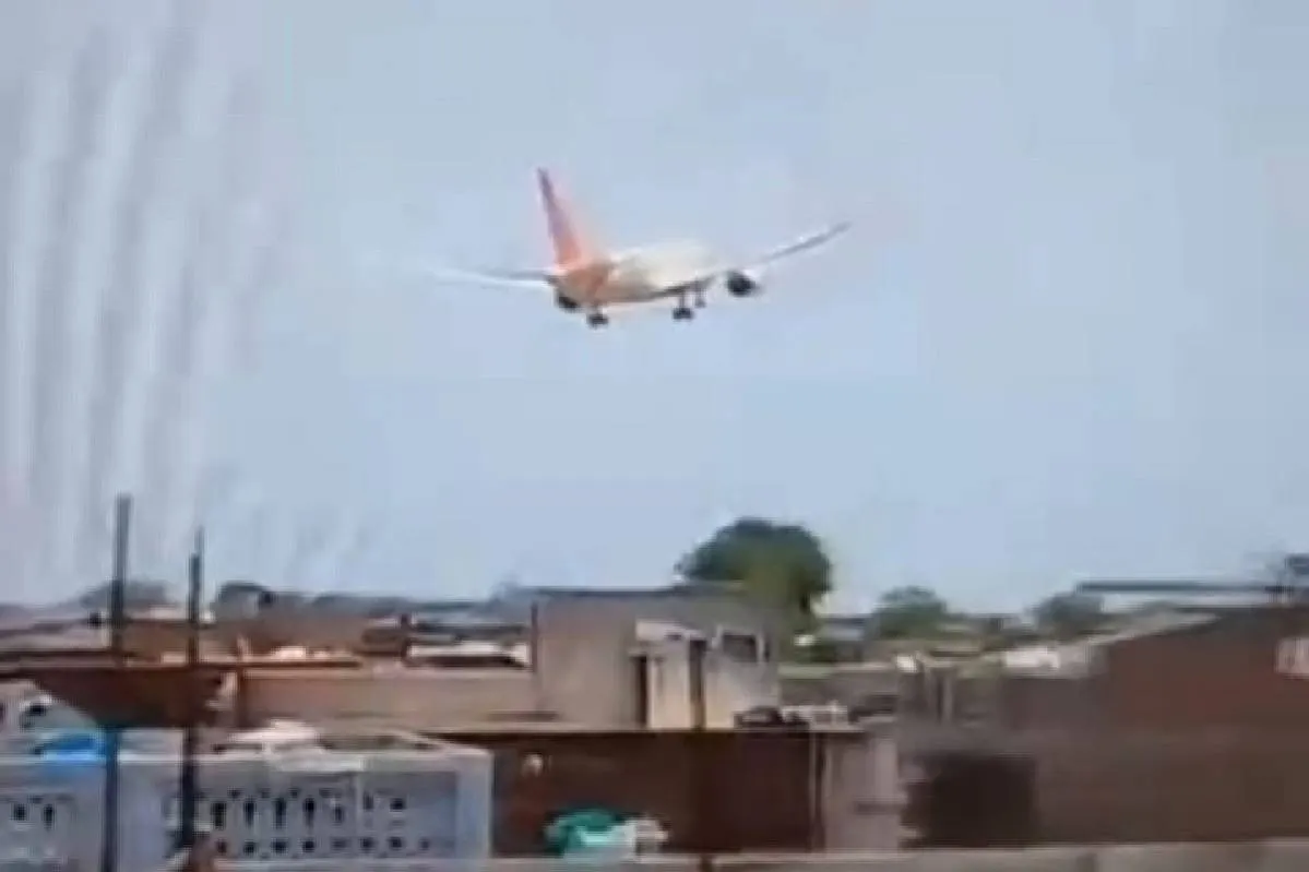 Самолёт Air India с 290 пассажирами рухнул на жилые дома