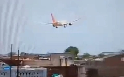 Самолёт Air India с 290 пассажирами рухнул на жилые дома