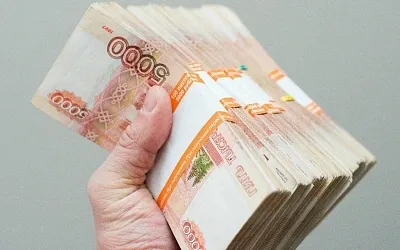 Объём наличных денег у россиян за год вырос на рекордный триллион рублей