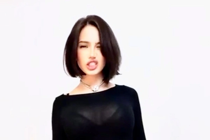 Как муж Вали Карнавал стал главным аксессуаром вечера