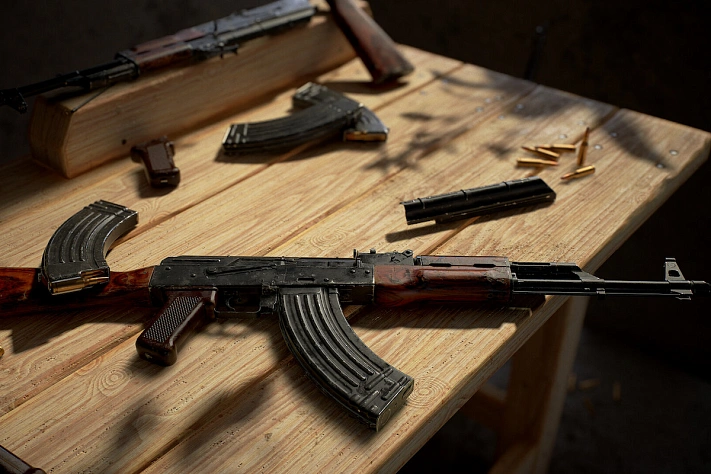 Арсенал оружия изъяли при задержании грузовика у колонии в Свердловской области