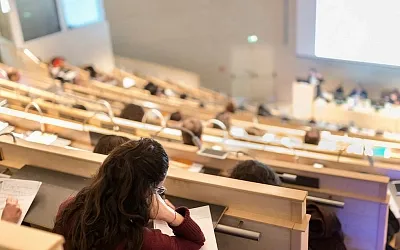 Выпускники севастопольских школ могут поступать в вуз без ЕГЭ