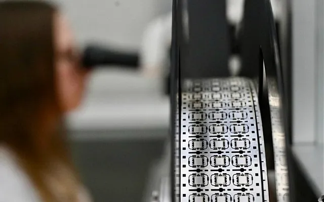 Сбер купил 41,9% «Элемента» за 27 млрд рублей