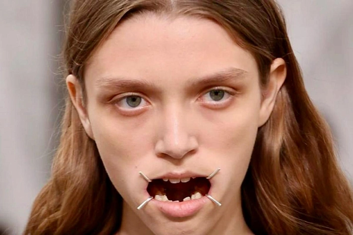 Модный шок от Margiela: четыре стежка как манифест