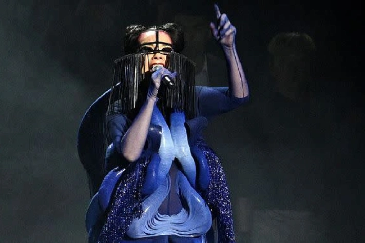 Brit Awards 2026 в Манчестере: триумф Оливии Дин, дуэт Бьорк и Розалии