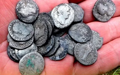 Под Калугой нашли клад необычных серебряных монет