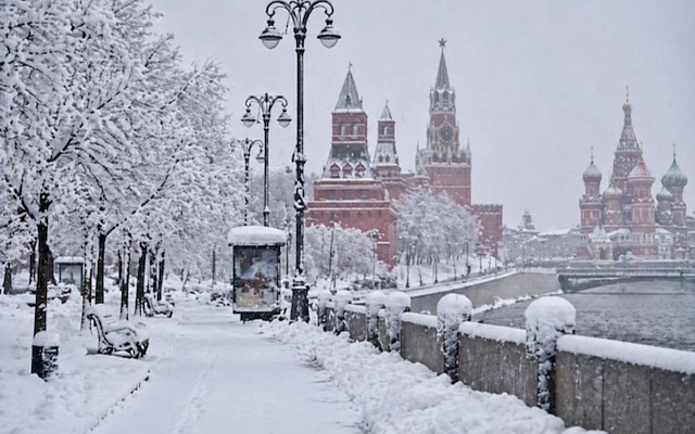 Москва и Подмосковье проснулись в снегу в конце апреля