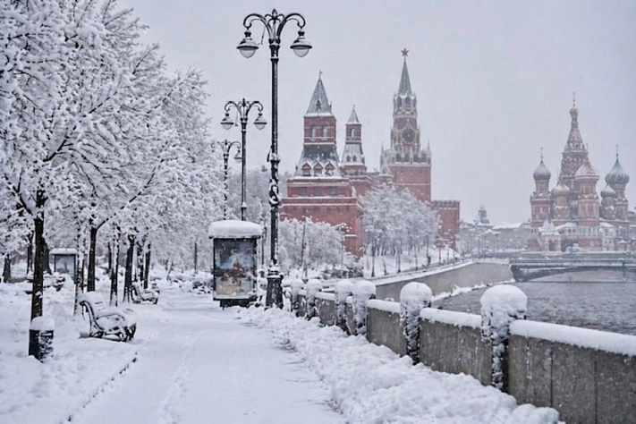 Москва и Подмосковье проснулись в снегу в конце апреля