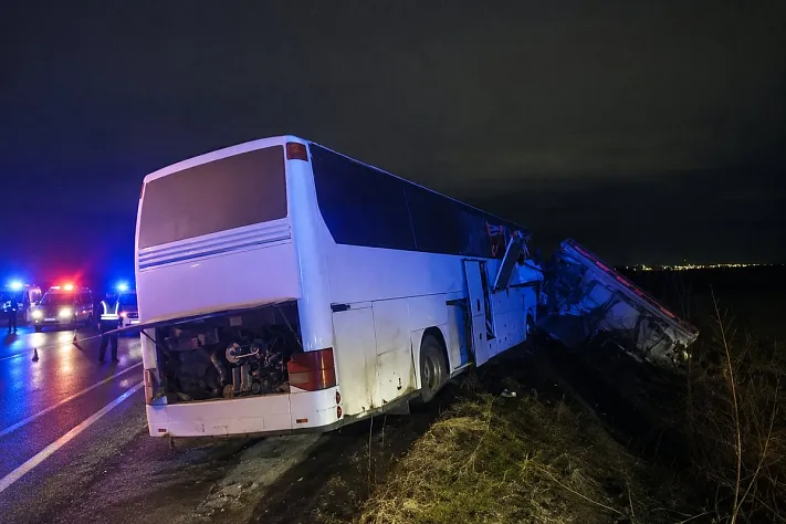 Пять человек погибли в ДТП автобуса из Грузии