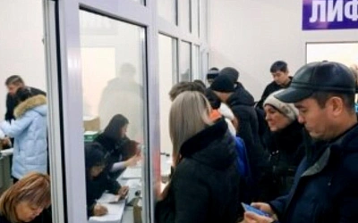  Иностранцам с ВНЖ и гражданством запретят использовать зарубежные водительские права с апреля 2025 года