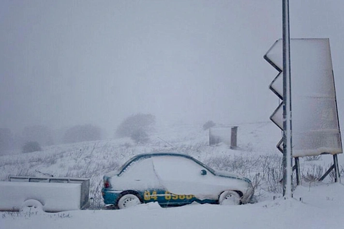 Зимний шторм в Израиле принес волны до 7,5 метра и снег на Голанах