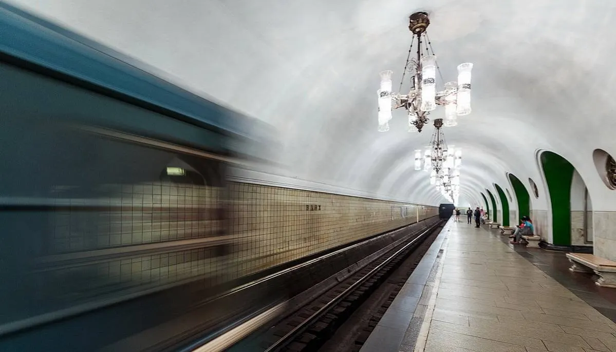 В столичном метро задержан пассажир, спрыгнувший с платформы на перекур