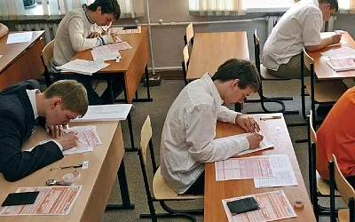 Минпросвещения установило минимальные баллы ЕГЭ для поступления в вузы и колледжи