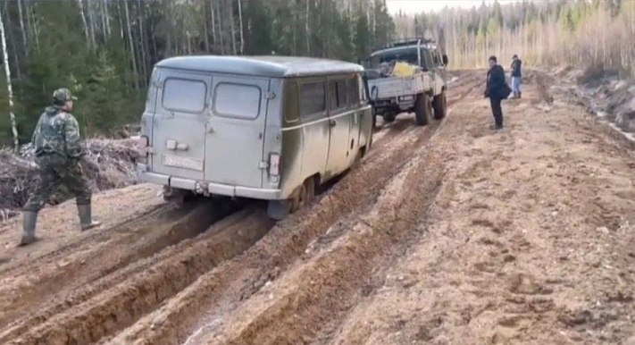 В Поморье глава округа сцепился с жителями из-за бездорожья