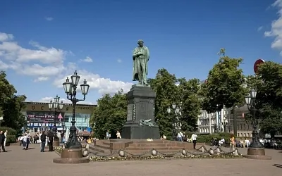 Москвичи проголосовали против переноса памятника Пушкину