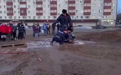 В Солнечногорске дети увязли в трясине посреди города