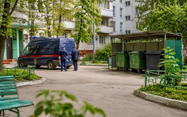 Новорождённого нашли в баке у дома