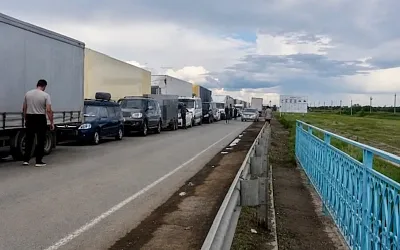 Очередь на границе Казахстана и России растянулась на несколько суток
