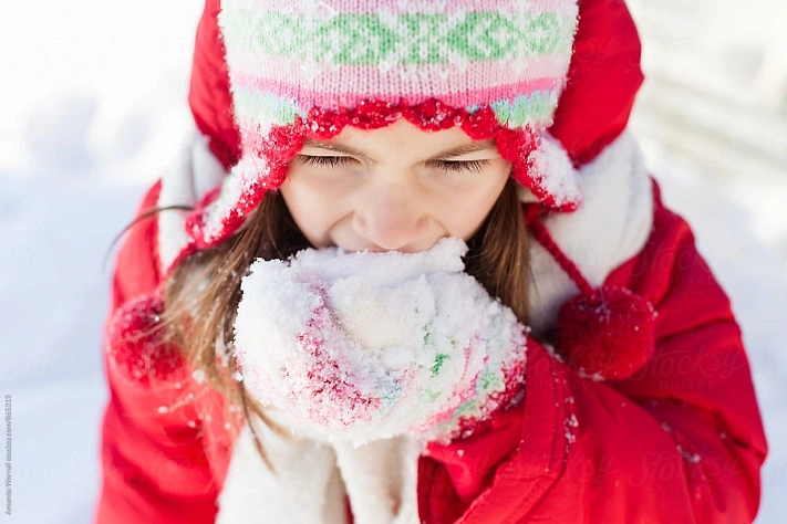 Чем чревато употребление уличного снега и сосулек