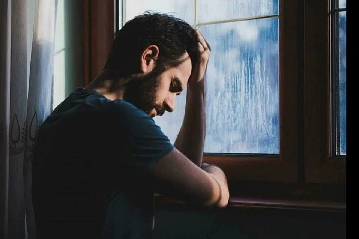 Психиатр назвал ключевые симптомы депрессии и патологической тревоги