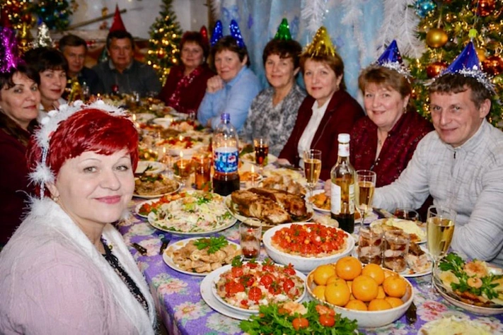 Более половины россиян планируют потратить на новогодний стол до 10 тысяч рублей