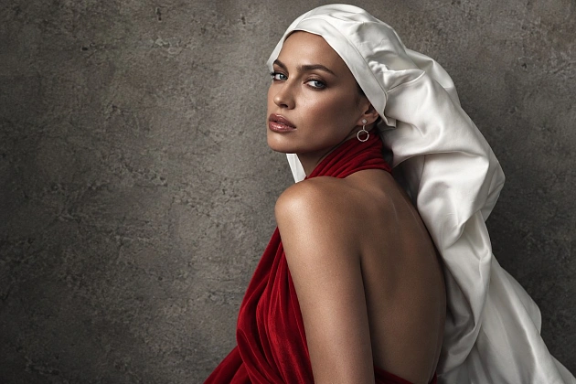 Ирина Шейк появилась на обложке Vogue Arabia