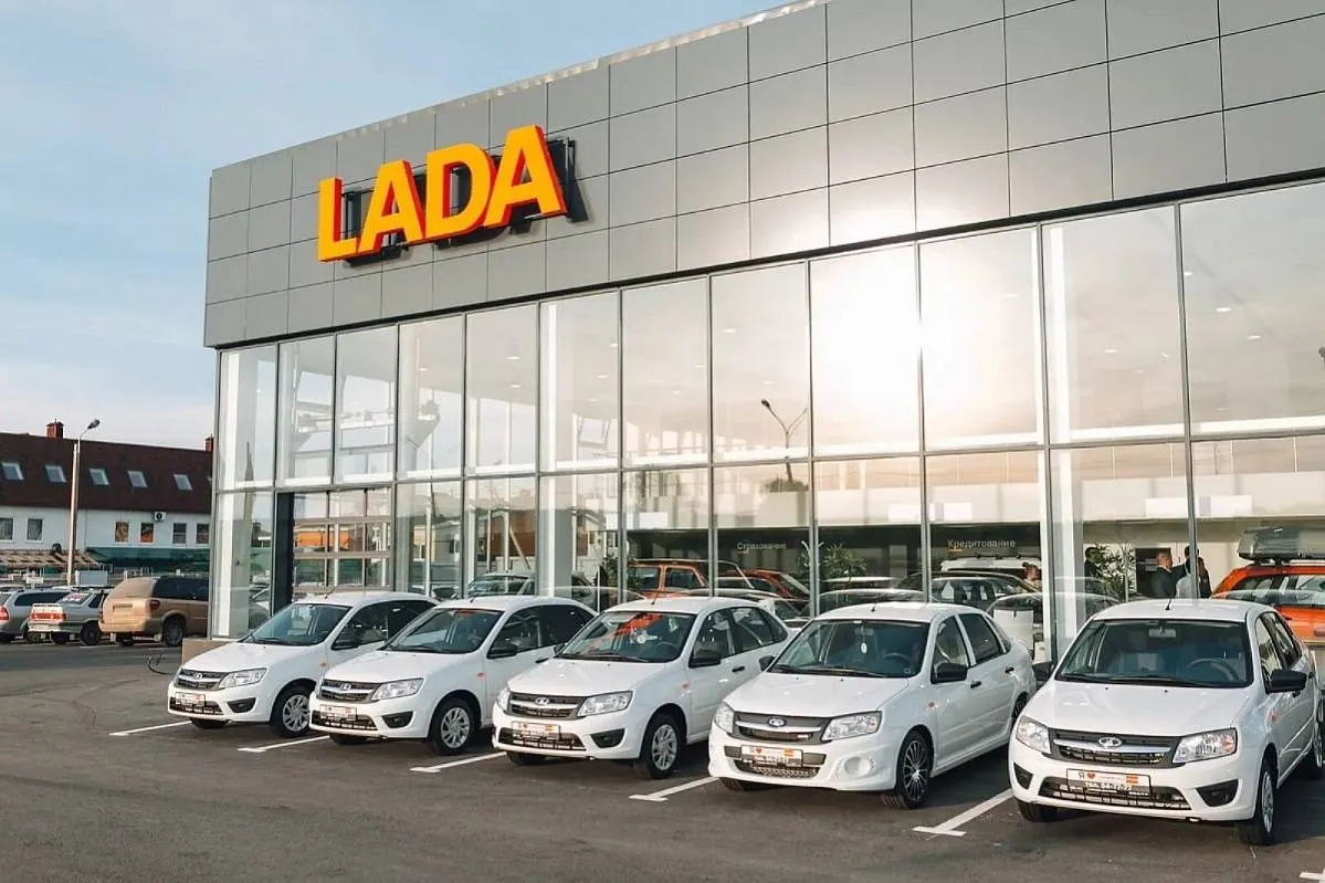 «АвтоВАЗ» объявил о скором повышении цен на Lada
