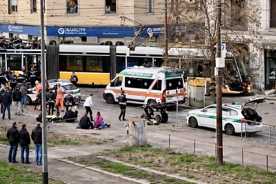 трамвай сошёл с рельсов в центре милана, есть погибшие