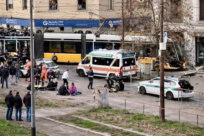 Трамвай сошёл с рельсов в центре Милана, есть погибшие