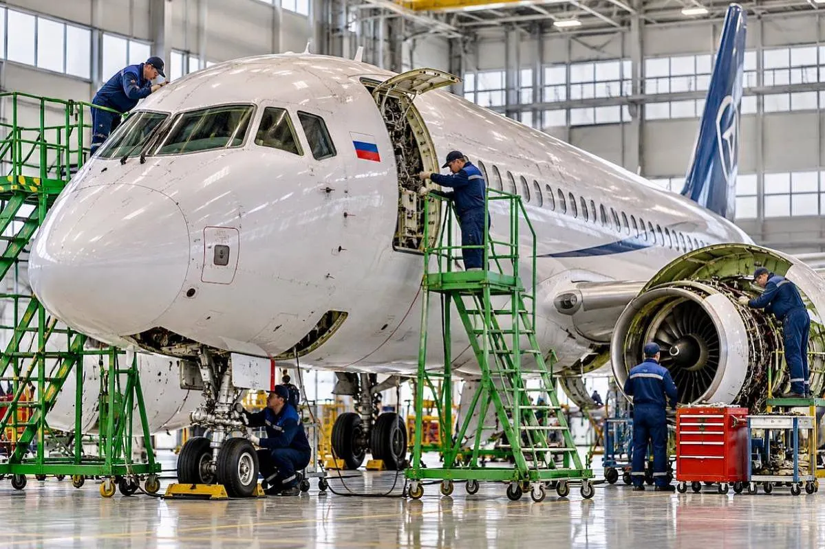 Росавиация увеличила срок службы Superjet 100 до 20 лет