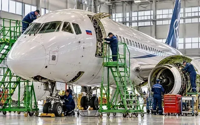 Росавиация увеличила срок службы Superjet 100 до 20 лет