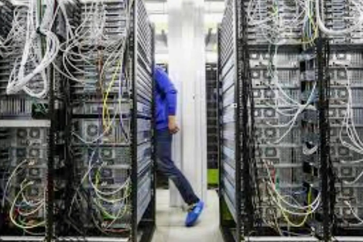 В России не хватает 140 тысяч айтишников: что делает государство?