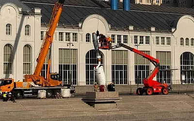 Гигантская «Садовая лопатка» появилась в центре Москвы