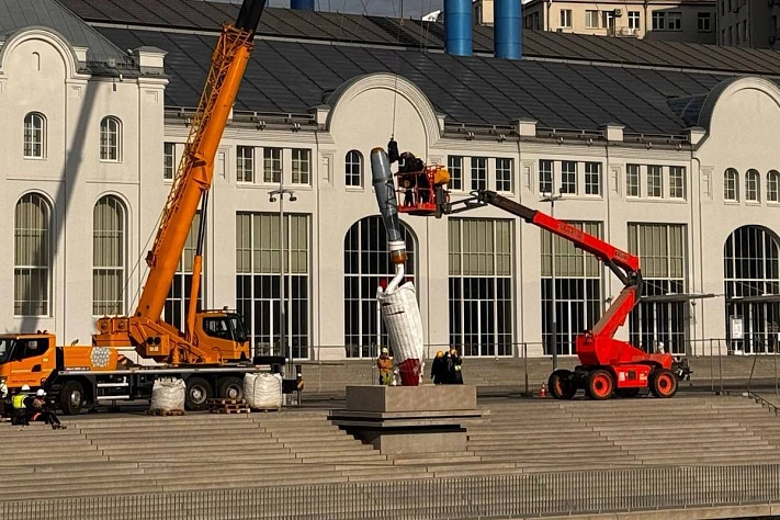 Гигантская «Садовая лопатка» появилась в центре Москвы