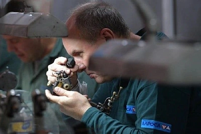 «АЛРОСА» отложила индексацию зарплат сотрудникам