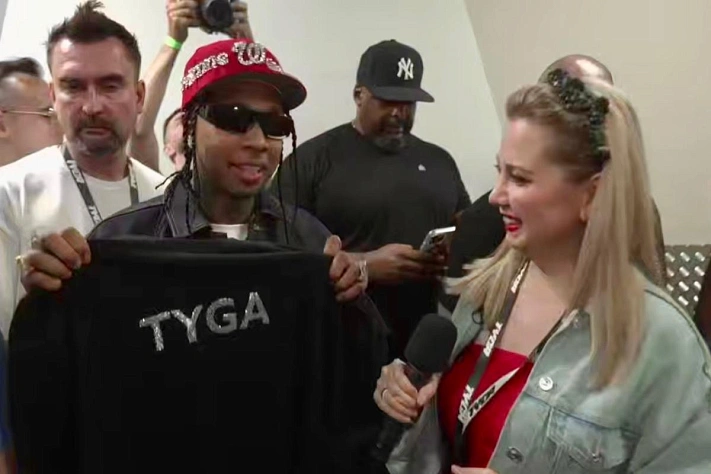 Футболка с бисером для Tyga: астраханская блогерша Ranisa покорила рэпера