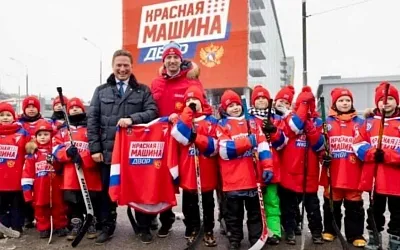 Маер поддержал проект «Красная машина ДВОР»