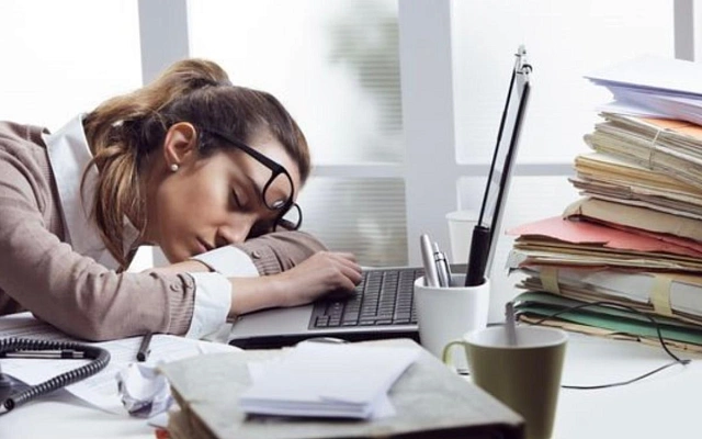 Как часто россиянам снится работа? Исследование SuperJob