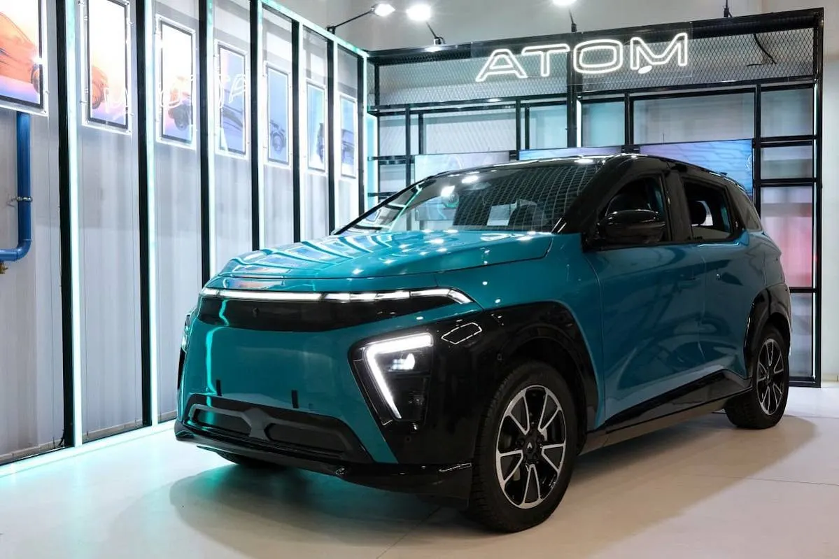 Эксперты скептично оценили рыночные перспективы электромобиля «Атом»