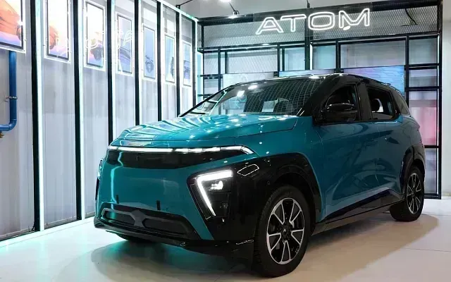 Эксперты скептично оценили рыночные перспективы электромобиля «Атом»