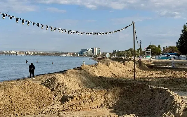 В Анапе возводят 13-километровый защитный вал на случай выбросов мазута