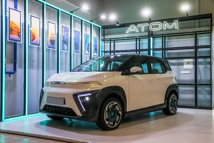 Электромобиль «Атом» сможет работать в такси