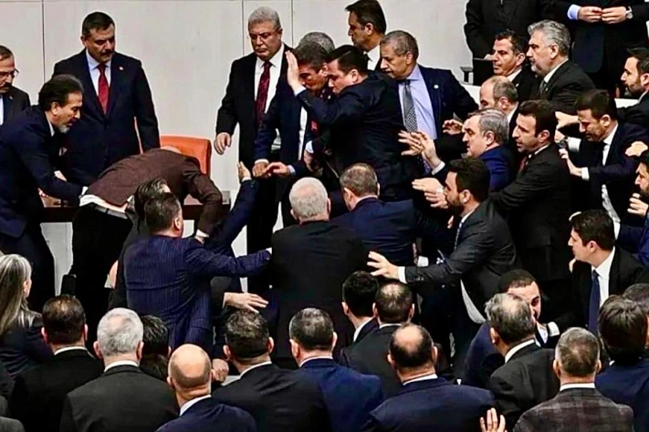 Драка в парламенте Турции из-за нового министра юстиции