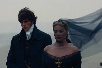 эмиральд феннел представляет «грозовой перевал» для поколения tiktok