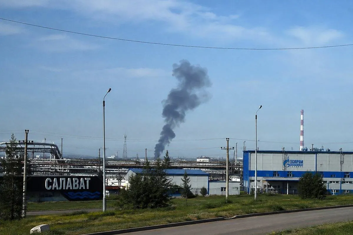 После атаки БПЛА загорелись объекты в Башкирии