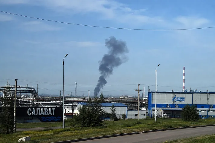 После атаки БПЛА загорелись объекты в Башкирии